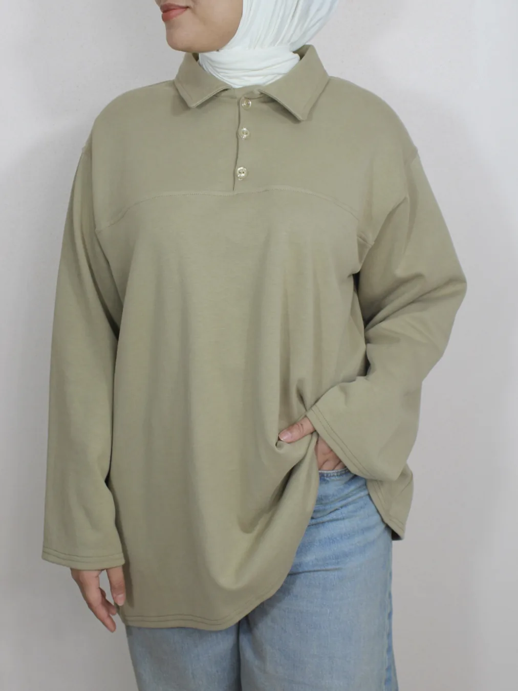 Polo modeste à boutons  - Taille: Taille 3 : (42-48)- longueur 88 cm | Couleur: Kaki